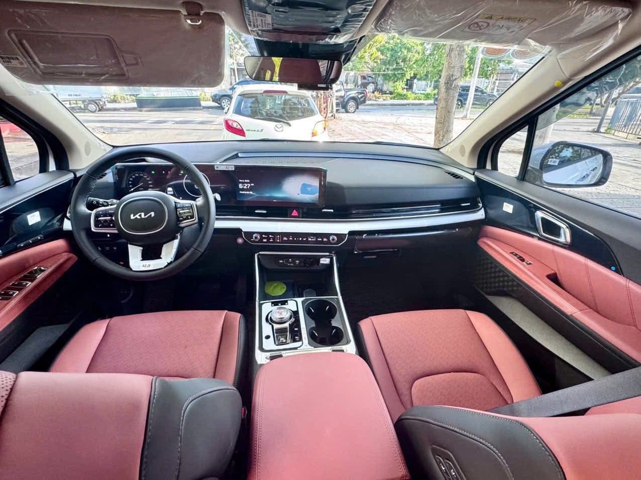 Kia Carnival interior